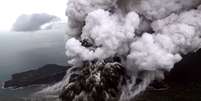 Vista a&eacute;rea do vulc&atilde;o Anak Krakatau, na Indon&eacute;sia
23/12/2018 Antara Foto/Bisnis Indonesia/Nurul Hidayat/ via REUTERS  Foto: Reuters