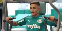 Raphael Veiga voltou de empréstimo e se reapresentou ao Palmeiras  Foto: Divulgação/Palmeiras / Estadão