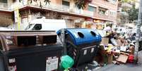 Lixo toma conta de rua em Roma, que enfrenta problemas na coleta  Foto: ANSA / Ansa - Brasil