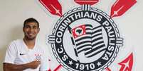 Sornoza é oficialmente jogador do Corinthians (Foto: Divulgação/Corinthians)  Foto: LANCE!