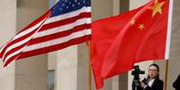 Bandeiras dos EUA e da China em Washington 09/11/2018 REUTERS/Yuri Gripas  Foto: Reuters