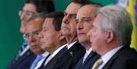 Presidente Jair Bolsonaro, sentado ao lado do vice-presidente Hamilton Mourão e auxiliares
07/01/2019
REUTERS/Adriano Machado  Foto: Reuters
