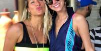 Bruna Marquezine ganha selinho de Giovanna Ewbank em live no Youtube e agita fãs  Foto: Divulgação, GNT / PurePeople