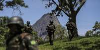 S&oacute; o Ex&eacute;rcito tinha, no in&iacute;cio do ano, mais de 67.600 filhas de militares recebendo R$ 407 milh&otilde;es por m&ecirc;s - o que d&aacute; um valor de mais de R$ 5 bilh&otilde;es por ano.  Foto: EPA / BBC News Brasil