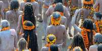 Aghoris saem do isolamento durante os festivais hindus Kumbh Mela  Foto: EPA / BBC News Brasil