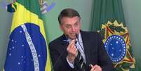 Bolsonaro assina decreto que facilita o porte de armas de fogo  Foto: Fala! Universidades