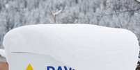 Placa coberta de neve em frente ao centro de convenções que recebe o Fórum Econômico Mundial, em Davos 12/01/2019 REUTERS/Arnd Wiegmann  Foto: Reuters