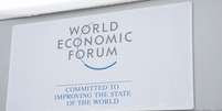 Logo do Fórum Econômico Mundial em Davos, na Suíça 12/01/2019 REUTERS/Arnd Wiegmann  Foto: Reuters