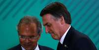 Ministro da Economia, Paulo Guedes, ao lado do presidente Jair Bolsonaro em Brasília
07/01/2019 REUTERS/Adriano Machado   Foto: Reuters