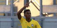 Rodrygo comemora dois gols contra a Venezuela (Foto: CLAUDIO REYES / AFP)  Foto: Lance!