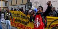 Protesto de migrantes em Nápoles contra o "Decreto Salvini"  Foto: ANSA / Ansa - Brasil