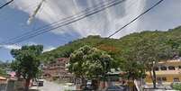 PMs foram recebidos a tiros quando se aproximaram de favela  Foto: Google Street View/Reprodução / Estadão