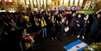 Torcedores do FC Nantes se reúnem no centro da cidade de Nantes após notícia do desaparecimento do ex-jogador do clube Emiliano Sala 22/01/2019 REUTERS/Stephane Mahe  Foto: Reuters