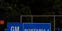 Logo da GM em entrada de planta da montadora em S&atilde;o Jos&eacute; dos Campos 22/01/2019 REUTERS/Roosevelt Cassio  Foto: Roosevelt Cassio / Reuters
