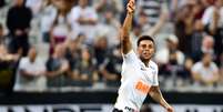 Gustavo fez o gol que deu a vitória ao Corinthians contra a Ponte Preta na Arena em Itaquera  Foto:  FERNANDO DANTAS / Gazeta Press