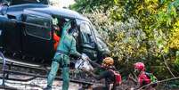 Bombeiros de helicóptero e equipes em terra estão trabalhando no limite no resgate de corpos das vítimas na região de Tejuco, em Brumadinho, Minas Gerais  Foto: CADU ROLIM/ FOTOARENA / Estadão
