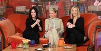 Courteney Cox, Ellen DeGeneres e Lisa Kudrow em estúdio da cafetaria 'Central Perk'  Foto: Instagram / @courteneycoxofficial / Estadão Conteúdo