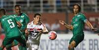 Hernanes, do S&atilde;o Paulo, durante partida contra o Guarani, v&aacute;lida pela 04&ordf; rodada do Campeonato Paulista 2019, no Est&aacute;dio do Pacaembu, na capital paulista, na noite desta quinta feria (31).  Foto: Alex Silva / Estad&atilde;o