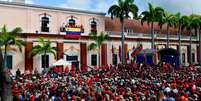 Apoiadores de Maduro comemoraram o recente anúncio do presidente de ruptura de relações do país com os Estados Unidos  Foto: Getty Images / BBC News Brasil