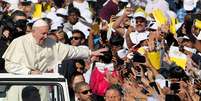 Papa Francisco na chegada para a missa no estádio da Cidade Esportiva de Zayed em Abu Dhabi, nos Emirados Árabes Unidos (05/02/2019)  Foto: Ahmed Jadallah / Reuters