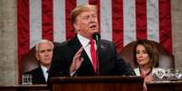 Presidente dos Estados Unidos, Donald Trump, durante discurso na capital Washington; atr&aacute;s aparecem o vice-presidente Mike Pence e a presidente da C&acirc;mara Nancy Pelosi (05/02/2019)  Foto: Doug Mills/Pool via REUTERS / Reuters