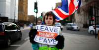 Manifestante pró-Brexit em frente ao Parlamento, em Londres
07/02/2019
REUTERS/Henry Nicholls  Foto: Reuters