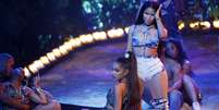 Nicki Minaj e Ariana Grande em apresentação do American Music Awards em Los Angeles  Foto: Mario Anzuoni / Reuters