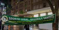 Protesto de mulheres em Porto Alegre (RS) contra a PEC 181/2011 que pretende proibir aborto  Foto: Davi Magalhães / Futura Press