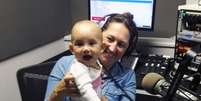 Claire engravidou na primeira tentativa de fertilização in vitro, aos 41 anos, e se submeteu a um teste para detectar se o bebê poderia ter alguma condição genética rara  Foto: BBC News Brasil