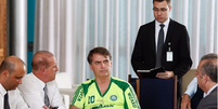 Bolsonaro aparece com camisa &#034;pirata&#034; do Palmeiras em reunião  Foto: Reprodução Instagram/ @jairmessiasbolsonaro
