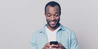 Seu telefone serve para muito mais do que apenas papear no WhatsApp ou fazer chamadas  Foto: Getty Images / BBC News Brasil