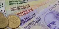 Aumento nos juros é tentiva de conter desvalorização do peso argentino  Foto: Getty Images / BBC News Brasil