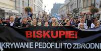Manifestantes protestam contra pedofilia na Igreja Católica em Varsóvia
07/10/2018 Agencja Gazeta/Jacek Marczewski via REUTERS  Foto: Reuters