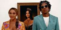 Beyoncé e Jay-Z reproduzem take de "Apes***t" e colocam quadro de Meghan Markle como rainha no lugar da Mona Lisa  Foto: Instagram