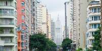 Movimentação no Elevado Costa e Silva (Minhocão), que é aberto ao público ao fins de semana  Foto: BRUNO FERNANDES/FOTOARENA / Estadão Conteúdo