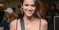 Bruna Marquezine afirmou que um fake está criando histórias da ilha, mas nem isso irá afastá-la de seu local predileto: 'Eu amo Noronha! Muito!'  Foto: AGNews / PurePeople