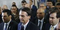 O presidente da República, Jair Bolsonaro (PSL), acompanhado dos presidentes do Senado, Davi Alcolumbre (DEM-AP), e da Câmara dos Deputados, Rodrigo Maia (DEM-RJ).  Foto: DIDA SAMPAIO / Estadão Conteúdo