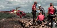 Um mês depois, várias famílias ainda não puderam enterrar seus mortos  Foto: Corpo de Bombeiros de Minas Gerais / BBC News Brasil