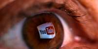 Logotipo do YouTube refletido no olho de uma pessoa. 18/6/2014. REUTERS/Dado Ruvic  Foto: Reuters