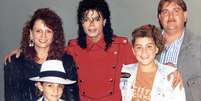 Jimmy Safechuck e Wade Robson, asbusados sexualmente por Michael Jackson, contam suas histórias no documentário Deixando Neverland.    Foto: Reprodução HBO / Estadão Conteúdo