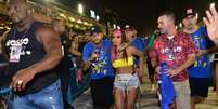 Neymar e Anitta na Sapucaí  Foto: Leo Franco / AgNews