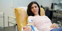 O FDA alertou recentemente sobre os riscos apresentados pelas terapias com plasma  Foto: Getty Images / BBC News Brasil