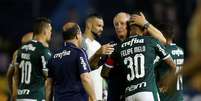 Felip&atilde;o comemora com os jogadores a vit&oacute;ria do Palmeiras sobre o Junior Barranquilla  Foto: Luisa Gonzalez / Reuters