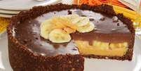Torta de banana com doce de leite e chocolate  Foto:  Stela Handa | PRODUÇÃO: Stela Handa/Aemi Maeda  / Guia da Cozinha