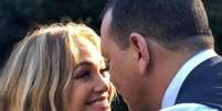 Jennifer Lopez&nbsp;e Alex Rodriguez.  Foto: Instagram/@jlo / Estad&atilde;o