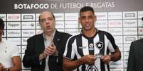 Imagens da apresentação de Diego Souza, o novo camisa 7 e estrela do Botafogo  Foto: Vitor Silva / SS Press / BFR / LANCE!