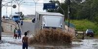 Moradores relatam ter contraído leptospirose, dengue e várias outras doenças em região alagada há mais de um mês em SP  Foto: Felipe Souza/ BBC News Brasil / BBC News Brasil