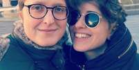 Carol Duarte (à direita) com a namorada Aline Klein: militância digital contra a homofobia  Foto: Reprodução / Instagram