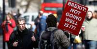 Manifestante contrário ao Brexit proteta do lado de fora do Parlamento britânico
14/03/2019
REUTERS/Henry Nicholls  Foto: Reuters
