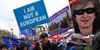 Manfiestantes pró-Brexit protestam em frente ao Parlamento, em Londres
14/03/2019
REUTERS/Dylan Martinez  Foto: Reuters